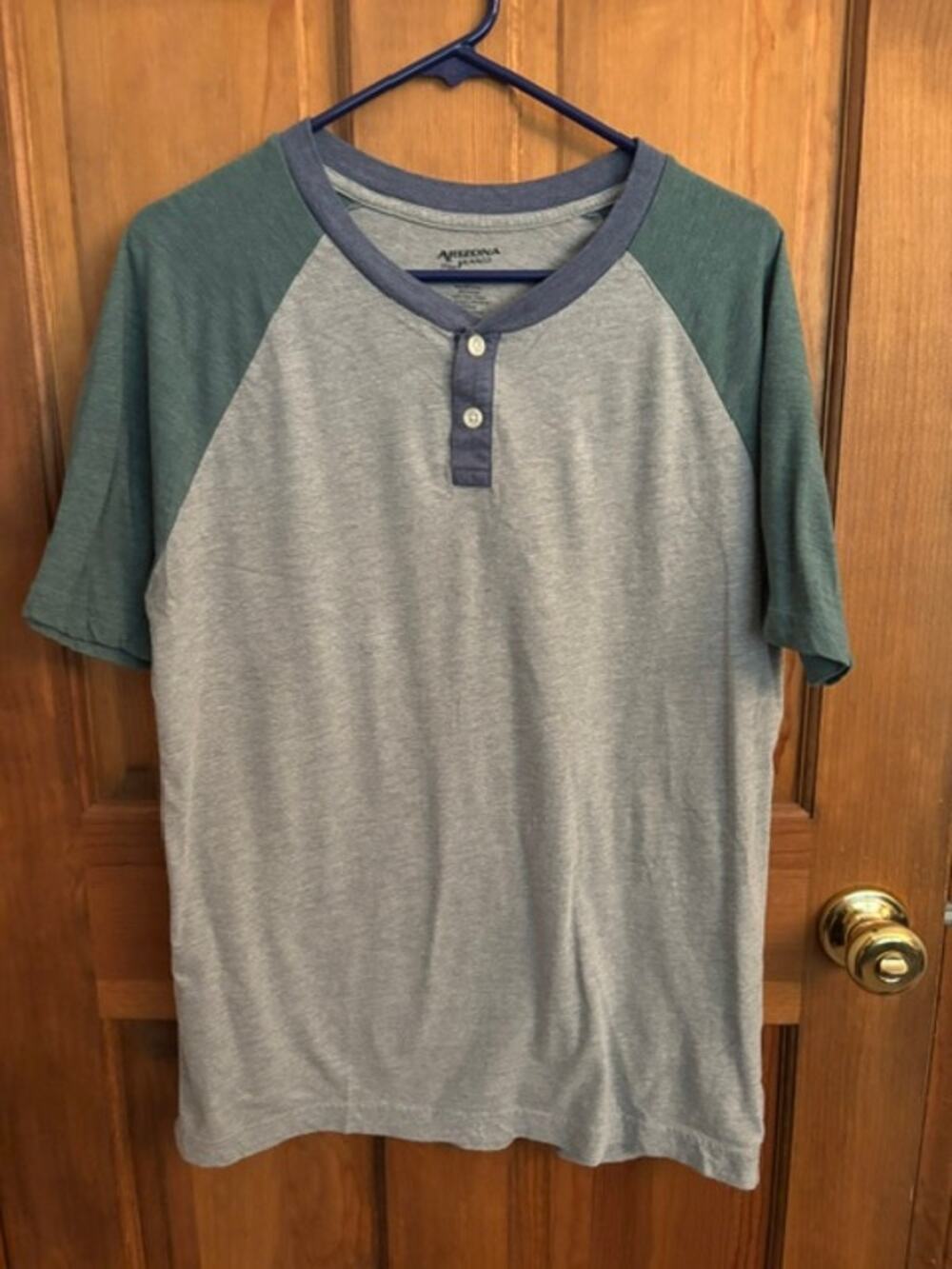 Men’s Arizona Jean Short Sleeve Shirt Gray with Green Sleeves Size Large